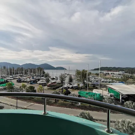 Peaceful 1-Bedroom Unit At Marina Island By Jomy Homestay Lumut Exterior photo