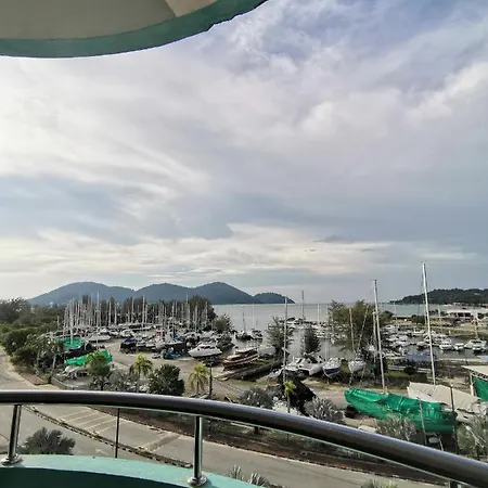 Peaceful 1-Bedroom Unit At Marina Island By Jomy Homestay Lumut Exterior photo
