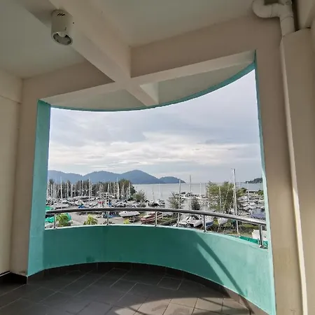 Peaceful 1-Bedroom Unit At Marina Island By Jomy Homestay Lumut Exterior photo