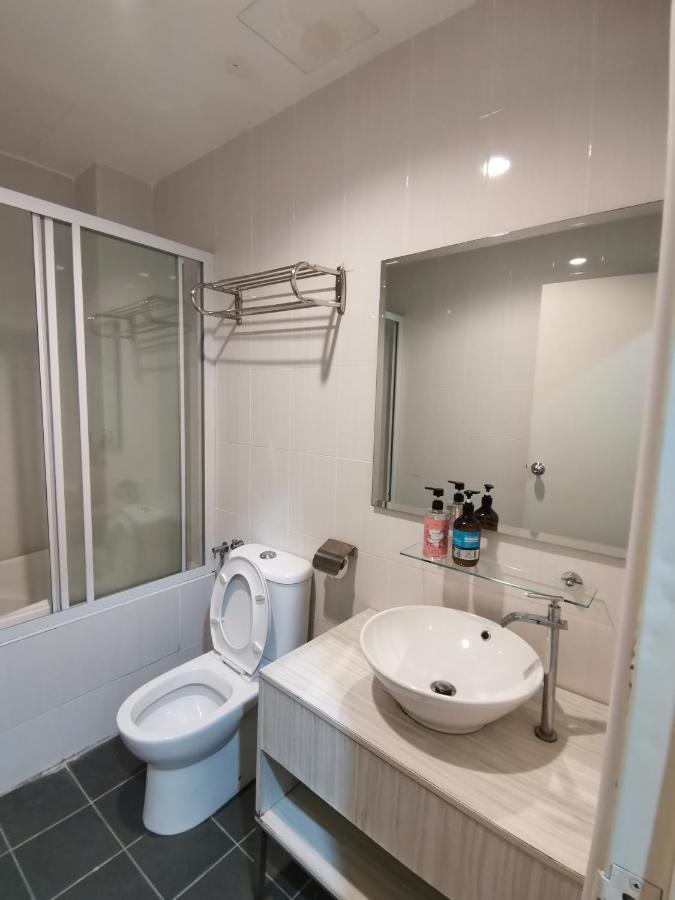 Peaceful 1-bedroom Unit At Marina Island By Jomy